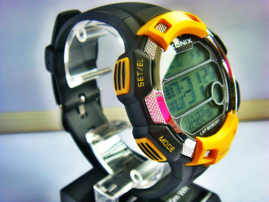 Round Sporty Mens Quartz Digital Watch With 24 World Time Zone