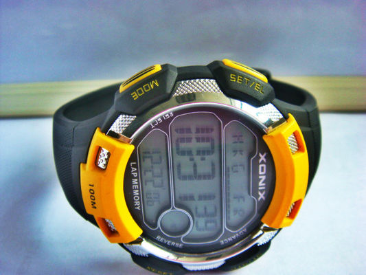 Round Sporty Mens Quartz Digital Watch With 24 World Time Zone