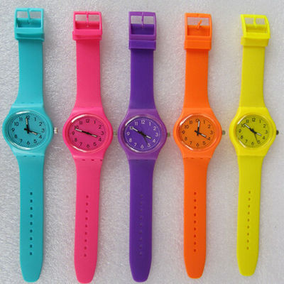 Purpurrote Silikonkautschuk-Uhr Vogues mit Japan-Bewegung, Armbanduhr Damen-Quartz