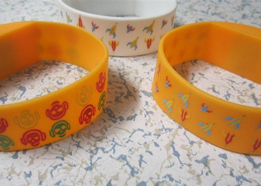 Yellow Silk Printed 2.25cm Width Silicone Sports Wristband Watches for Adverting Gift