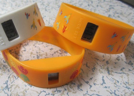 Yellow Silk Printed 2.25cm Width Silicone Sports Wristband Watches for Adverting Gift